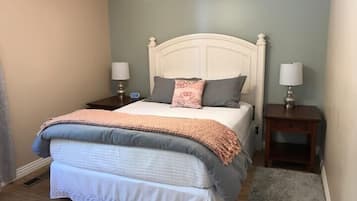 1 bedroom, desk, iron/ironing board, WiFi