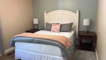 1 chambre, bureau, fer et planche à repasser, Wi-Fi