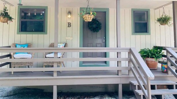A covered porch with wicker furniture and potted plants. - Near Marina, Kitchen, FAST WiFi, Hiking near by! (Holiday Island)