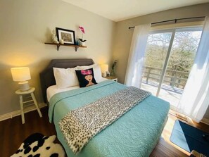 1 bedroom, desk, iron/ironing board, WiFi - Near Marina, Kitchen, FAST WiFi, Hiking near by! (Holiday Island)