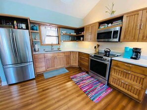 Fridge, stovetop, coffee/tea maker, cookware/dishes/utensils - Near Marina, Kitchen, FAST WiFi, Hiking near by! (Holiday Island)