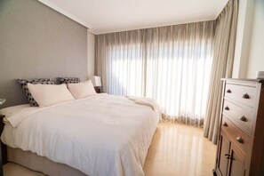3 habitaciones, tabla de planchar con plancha, cuna de viaje y wifi 