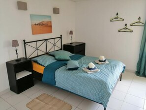 1 bedroom, WiFi, bed sheets - Studio Hibiscus - 1er Étage - Sud (Rochefort-du-Gard)