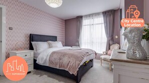 2 bedrooms, desk, iron/ironing board, travel cot - Luxury City Centre Home by City SuperHost (Greater Manchester)