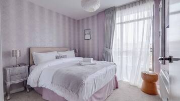 2 Schlafzimmer, Schreibtisch, Bügeleisen/Bügelbrett, Reisekinderbett