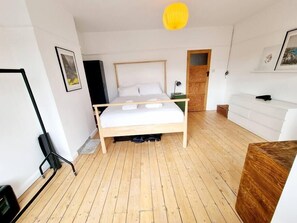 3 bedrooms, iron/ironing board, travel cot, WiFi - Family Home In Chorlton by City SuperHost (Chorlton-cum-Hardy)