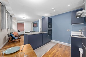 Fridge, microwave, oven, stovetop - City Centre Apartment by City SuperHost (Greater Manchester)