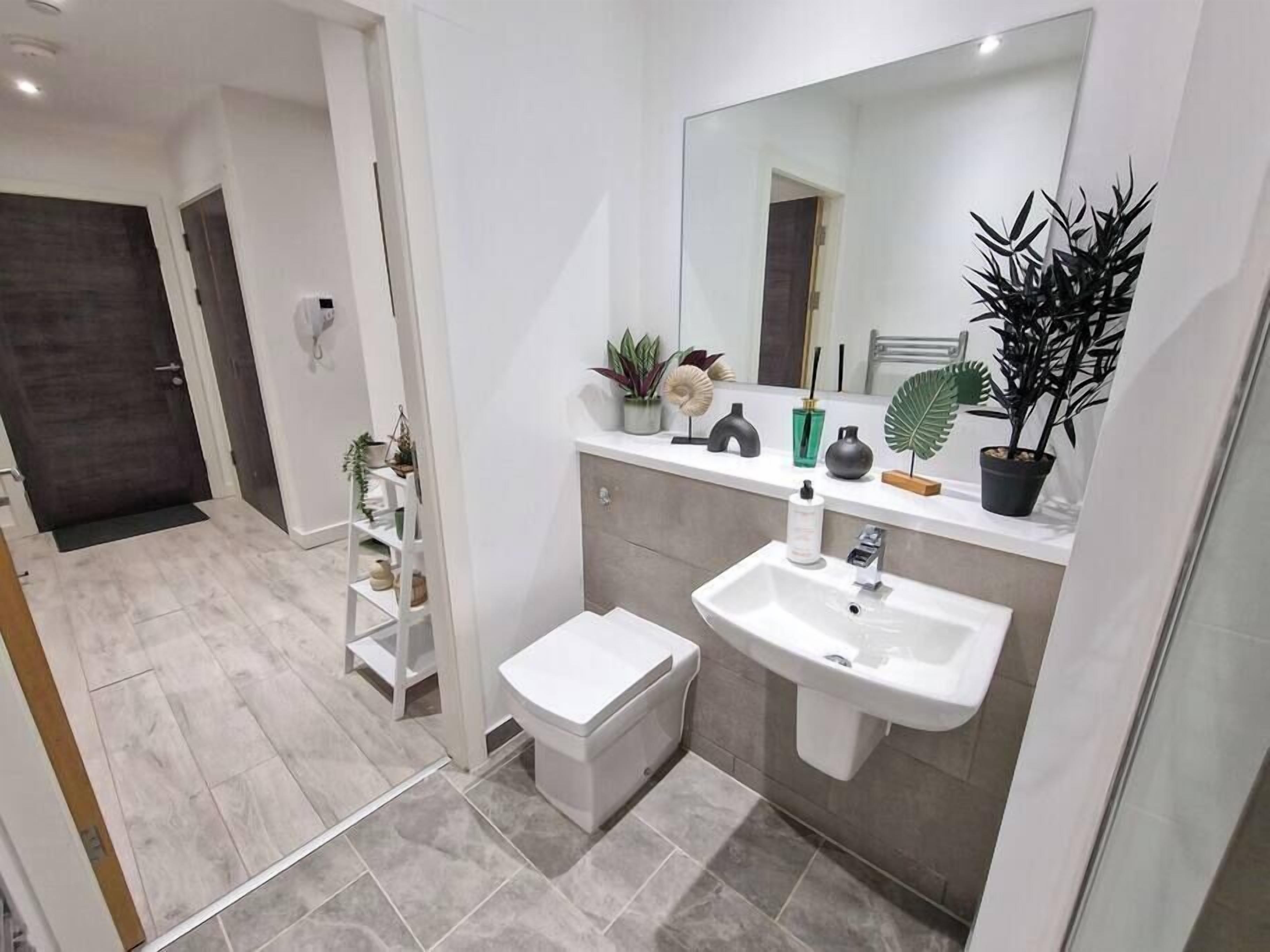 Bruser, hårtørrer, håndklæder, Sæbe