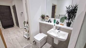 Bruser, hårtørrer, håndklæder, Sæbe