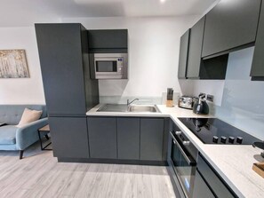 Fridge, microwave, oven, stovetop - Liverpool City Centre Flat by City SuperHost (Merseyside)