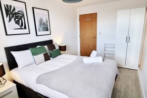 2 Schlafzimmer, Schreibtisch, Bügeleisen/Bügelbrett, WLAN
