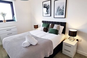 2 Schlafzimmer, Schreibtisch, Bügeleisen/Bügelbrett, WLAN