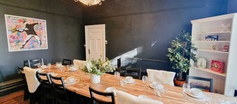 6 Bed Mansion | Sleeps 20 | Free Parking