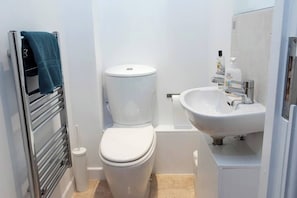 Shower, hair dryer, towels, shampoo
