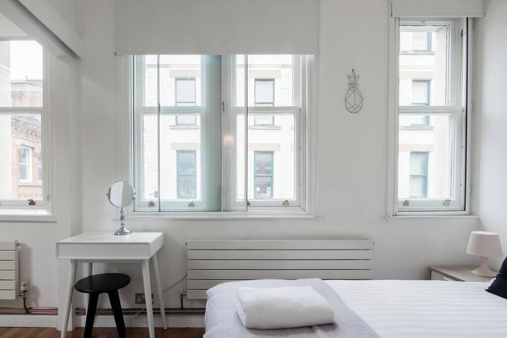 2 bedrooms, desk, iron/ironing board, travel cot