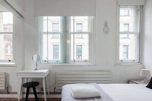 2 bedrooms, desk, iron/ironing board, travel crib - Northern Quarter Loft Conversion by City SuperHost (Greater Manchester)