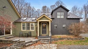 Exterior - Newly Renovated 4-BR Country Retreat 5-Min to Okemo (Ludlow)
