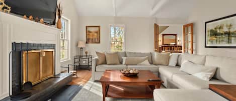 TV, fireplace, offices