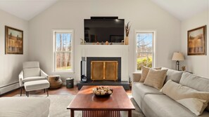 TV, fireplace, offices - Newly Renovated 4-BR Country Retreat 5-Min to Okemo (Ludlow)