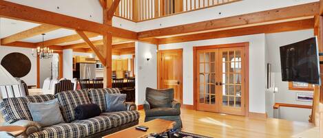 Télévision, cheminée, espaces bureaux