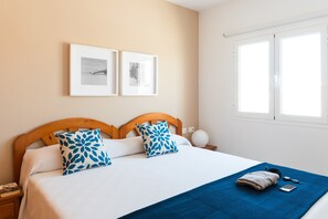 2 slaapkamers, een strijkplank/strijkijzer, gratis wifi, beddengoed