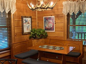 Dining - Cozy cabin in the heart of Maggie Valley (Maggie Valley)