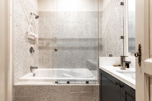 Hårføner og håndklær