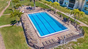 Een verwarmd zwembad