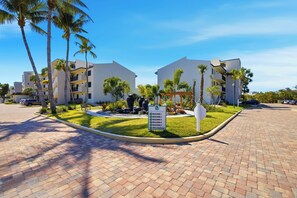 Property grounds - Loggerhead Cay 582, partial angled Gulf Views (Sanibel)