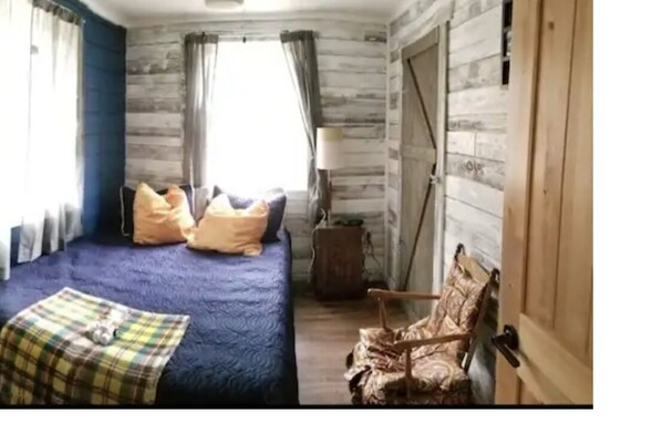 2 bedrooms, bed sheets