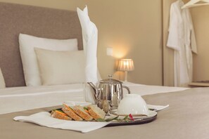 Standard Double Room | Coffee and/or coffee maker - Kili Seasons Hotel (Arusha)