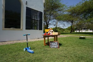 Children’s play area – outdoor