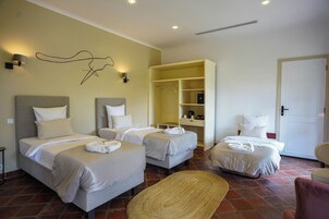 Comfort Room | In-room safe, desk, WiFi (free), individually decorated