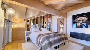 4 slaapkamers, een strijkplank/strijkijzer, internet