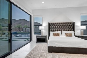 4 soverom, skrivebord, strykejern/-brett og wi-fi