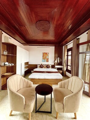 Habitación básica doble | Escritorio, insonorización, wifi gratis y ropa de cama 