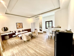 Apartamento família | Escrivaninha, quartos à prova de som, Wi-Fi de cortesia, roupa de cama