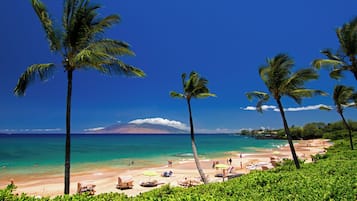 Beach nearby, sun loungers, beach towels