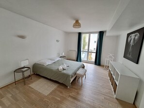 3 bedrooms, iron/ironing board, travel cot, free WiFi