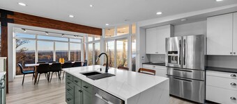 Mid-Century Modern - Views / Pool Table / Ping Pong / Firepit