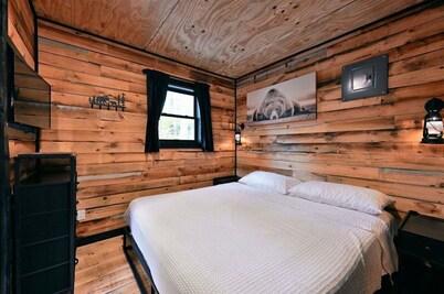 The Spot 2 Bear Bungalow on Buskey Bay of the Pike Chain of Lakes in Iron River, WI