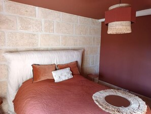4 bedrooms, WiFi, bed sheets