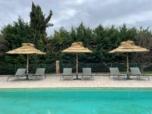 Pool - Mas Chaleureusement Rénové Avec Grand Jardin Privé (Rochefort-du-Gard)