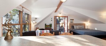 Pet Friendly Downtown Studio Apartment with Deck - AC - Walk to Main Street