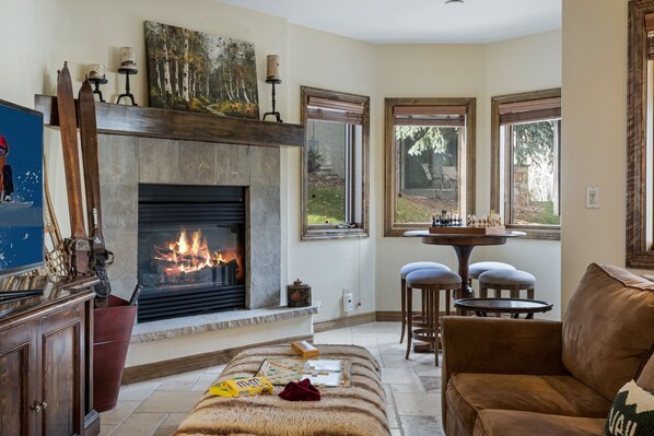 Smart TV, fireplace, DVD player, offices