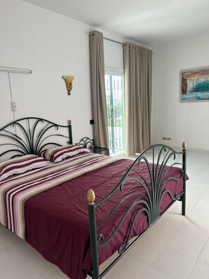 4 soverom, strykejern/-brett, wi-fi og sengetøy