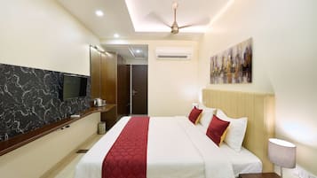 Deluxe Double Room | Street view