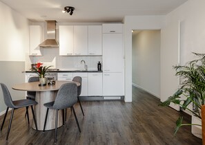 雪櫃、微波爐、爐具、洗碗機