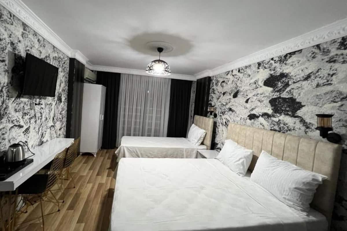 Egyptian cotton sheets, premium bedding, desk, free WiFi