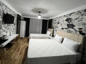 Egyptian cotton sheets, premium bedding, desk, free WiFi - Star Apart (Istanbul)